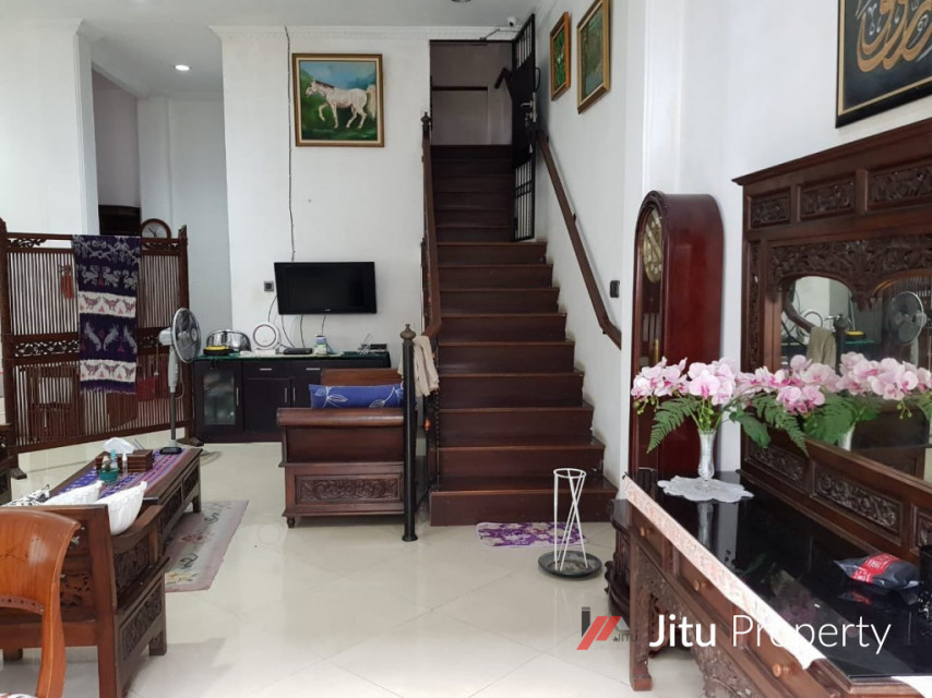 Dijual Rumah Siap Huni 4 Lantai Zona Komersil, Jakarta Timur