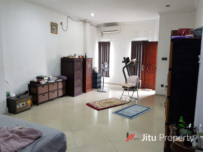 Dijual Rumah Siap Huni 4 Lantai Zona Komersil, Jakarta Timur