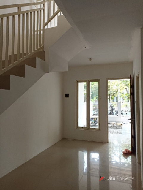 Rumah 2 lantai modern minimalis baru dan siap huni