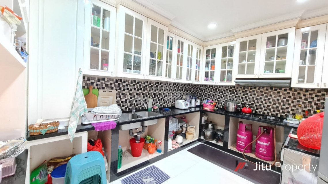 Dijual rumah 2 lantai siap huni Taman Ratu Jakarta Barat