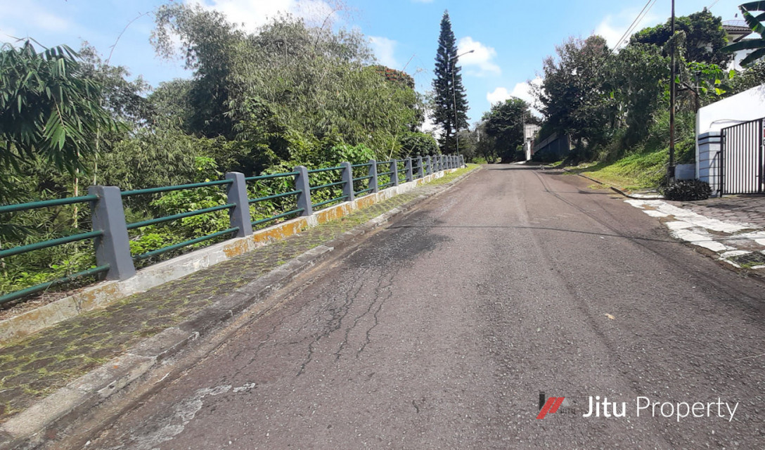 Dijual Rumah Gaya American Classic Di Setiabudi Regency Bandung