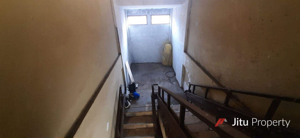 Dijual Gudang Hitung Tanah Di Jalan Ir.h. Juanda (Dago) Bandung