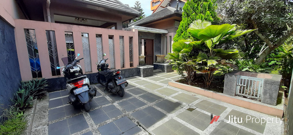 Dijual Rumah Tiga Lantai Di Jalan Awi Ligar Raya Bandung