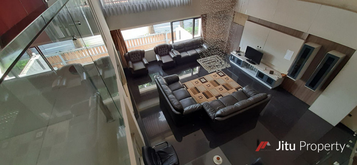 Dijual Rumah Tiga Lantai Di Jalan Awi Ligar Raya Bandung