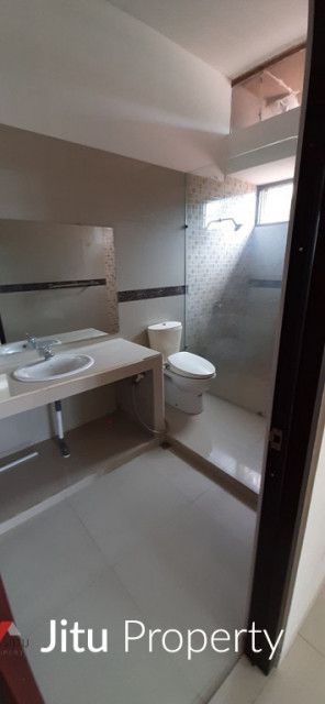 Dijual Rumah Tiga Lantai Di Jalan Awi Ligar Raya Bandung