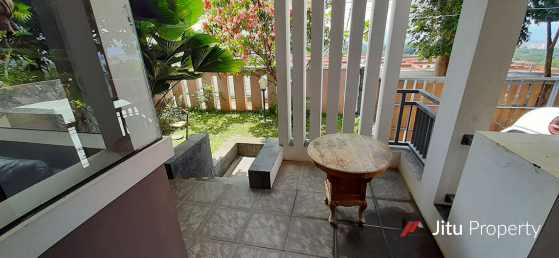 Dijual Rumah Tiga Lantai Di Jalan Awi Ligar Raya Bandung