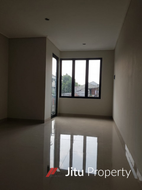 Ruko dijual lokasi strategis di Kelapa Dua, Tangerang