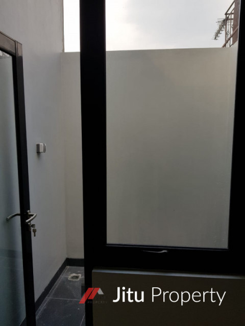 Ruko dijual lokasi strategis di Kelapa Dua, Tangerang