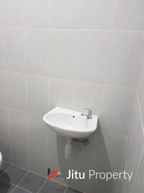 Ruko dijual lokasi strategis di Kelapa Dua, Tangerang