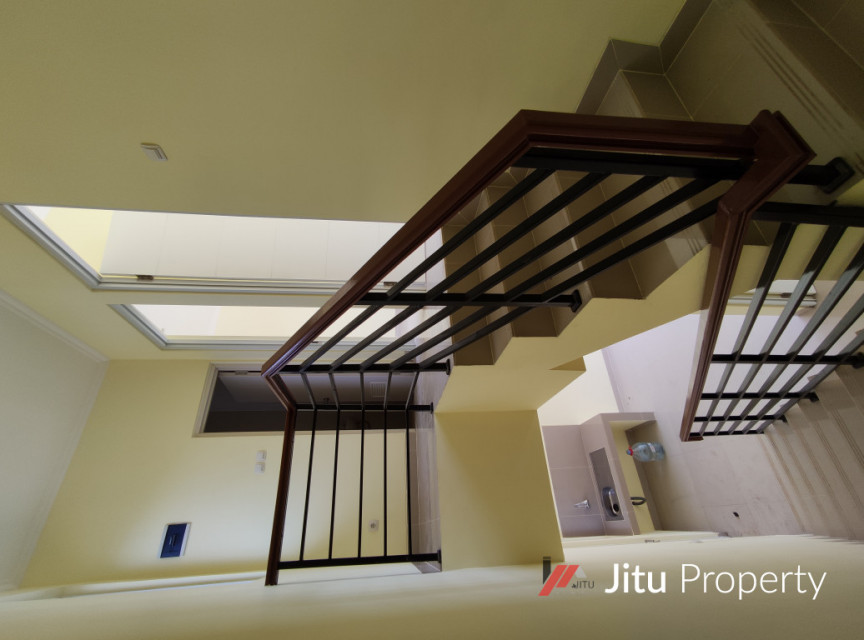 Rumah Minimalis modern baru siap huni di Pesona Metropolitan Bekasi