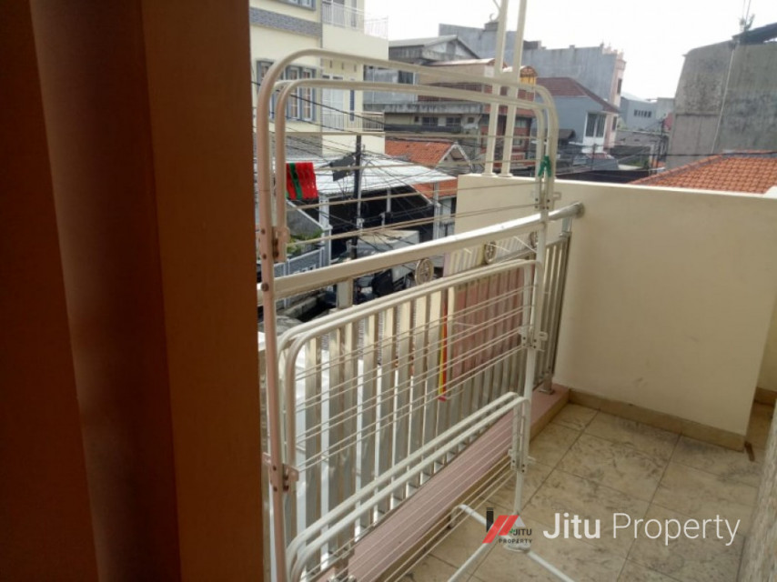 Rumah Dijual 2 Lantai, Minimalis Dan Lokasi Strategis Gambir