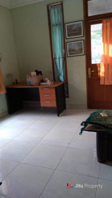 Rumah Dijual Dilengkapi Dengan Kolam Renang Di Ciputat