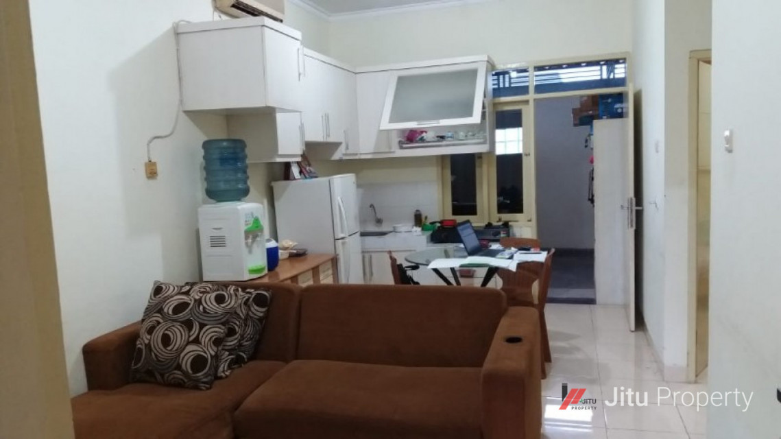 Rumah Dijual Dengan Halaman Yang Luas Di Kawasan Strategis Karawaci