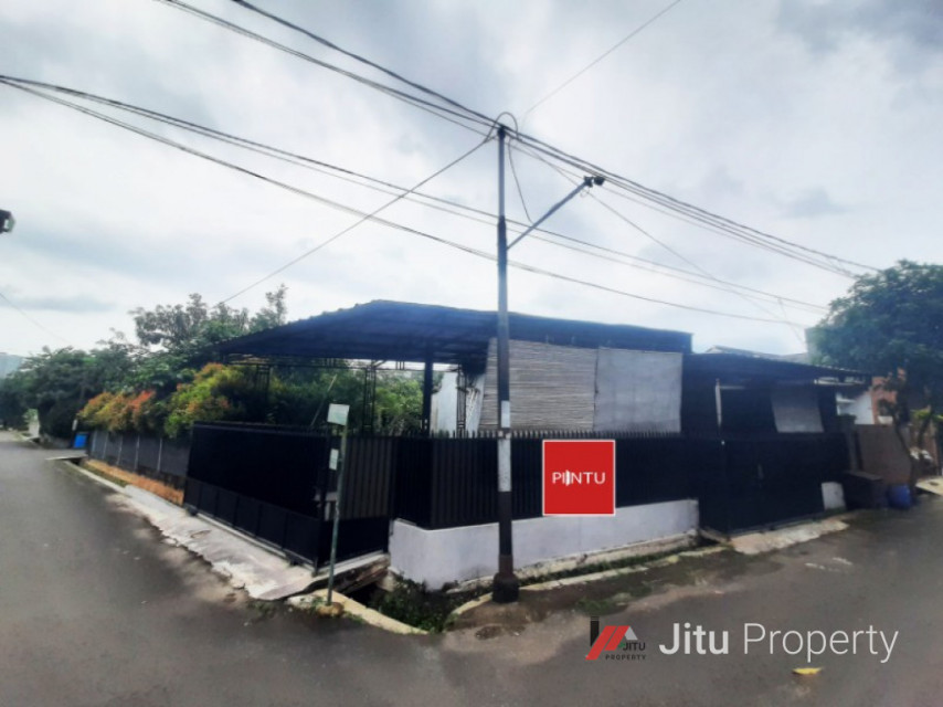 Rumah Dijual Dengan Halaman Yang Luas Di Kawasan Strategis Karawaci