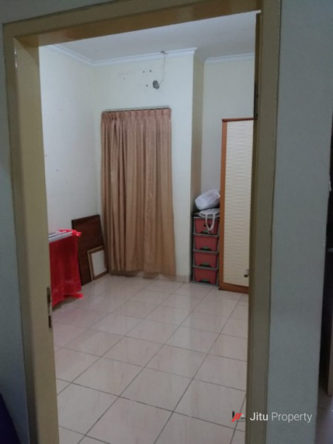 Rumah Dijual Dengan Halaman Yang Luas Di Kawasan Strategis Karawaci