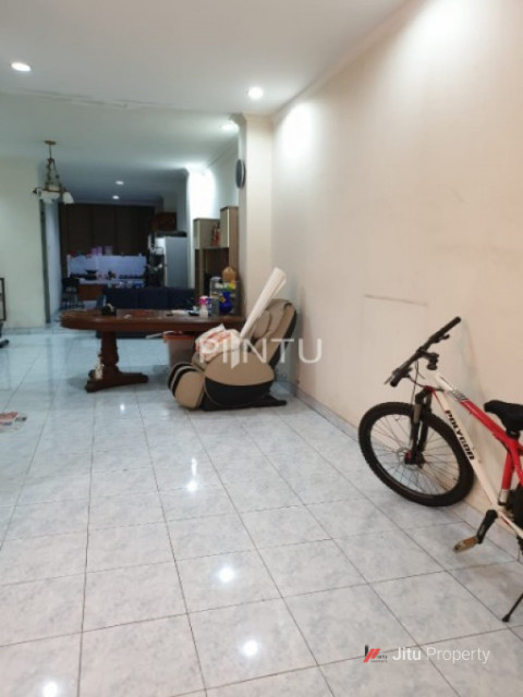 Rumah Dijual Untuk Keluarga Kecil Taman Palem Lestari Jakarta Barat