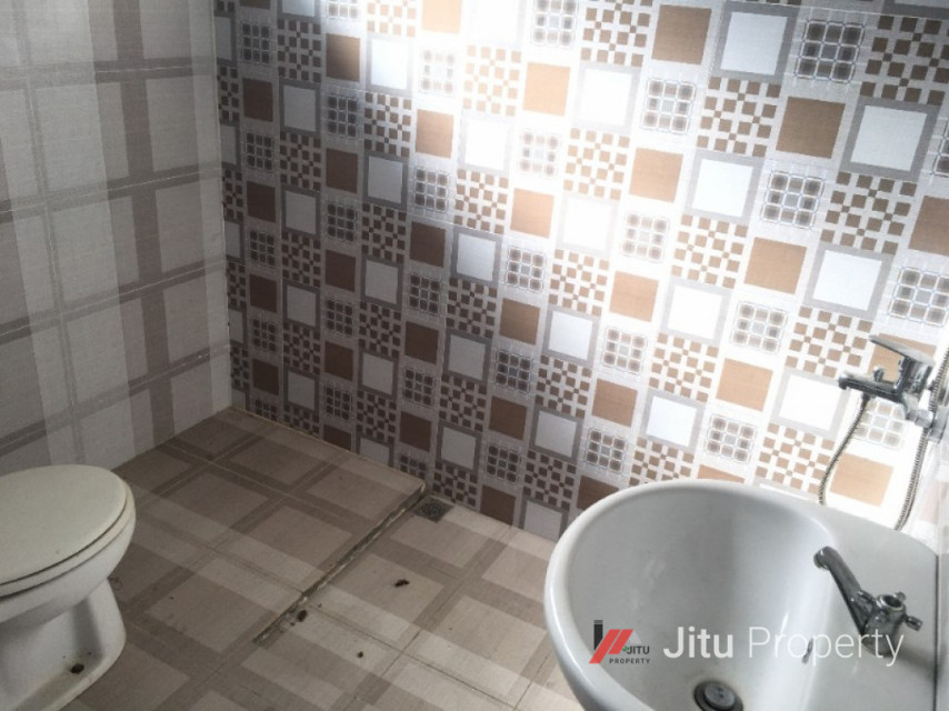 Rumah Dijual Jl. Laut Sulawesi KAV Dekat Toll Becakayu, Jatiwaringin