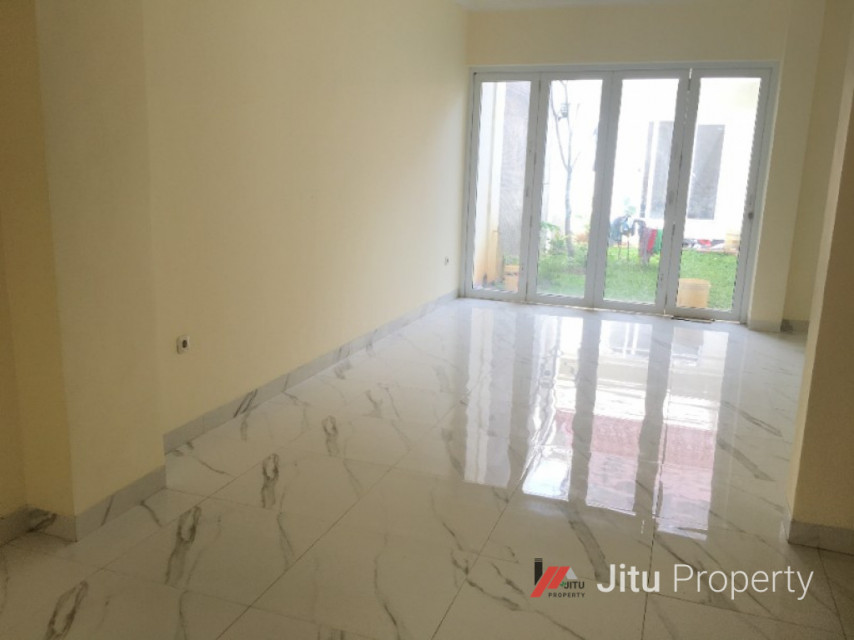 Rumah Dijual Lokasi Strategis Dekat sman 71 Jakarta, Strada Santa Anna