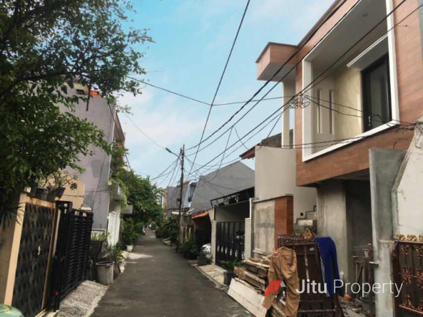 Rumah Modern Di Komplek Abadi, Duren Sawit Jakarta Timur