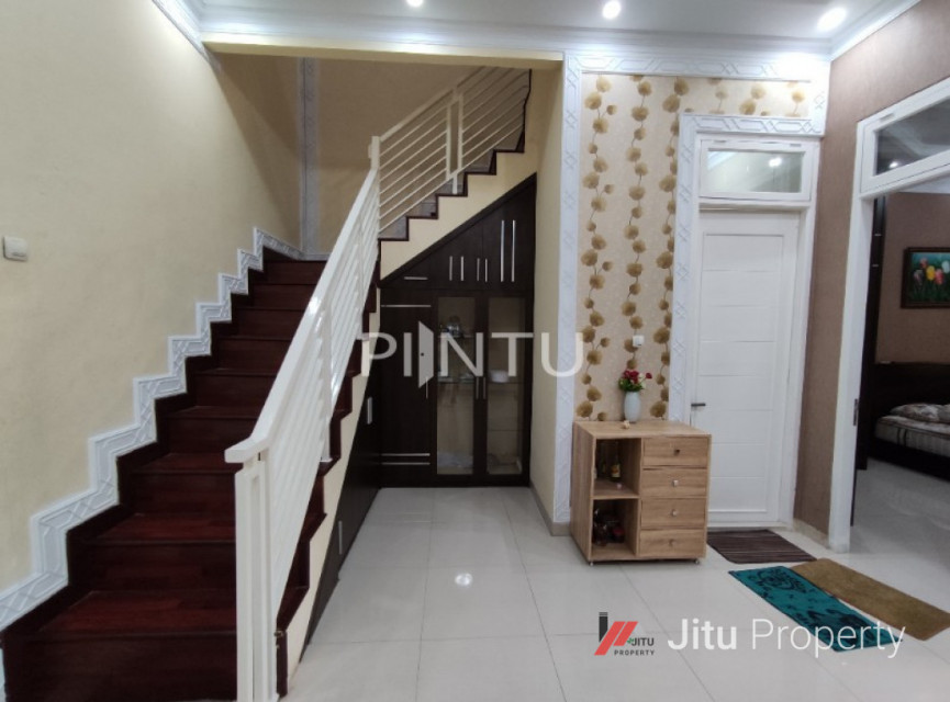 Rumah Dijual Dengan Desain Mewah Dan Luas Di Kawasan Strategis Cipadu
