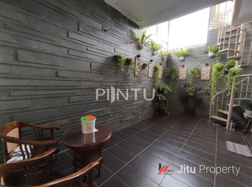 Rumah Dijual Dengan Desain Mewah Dan Luas Di Kawasan Strategis Cipadu