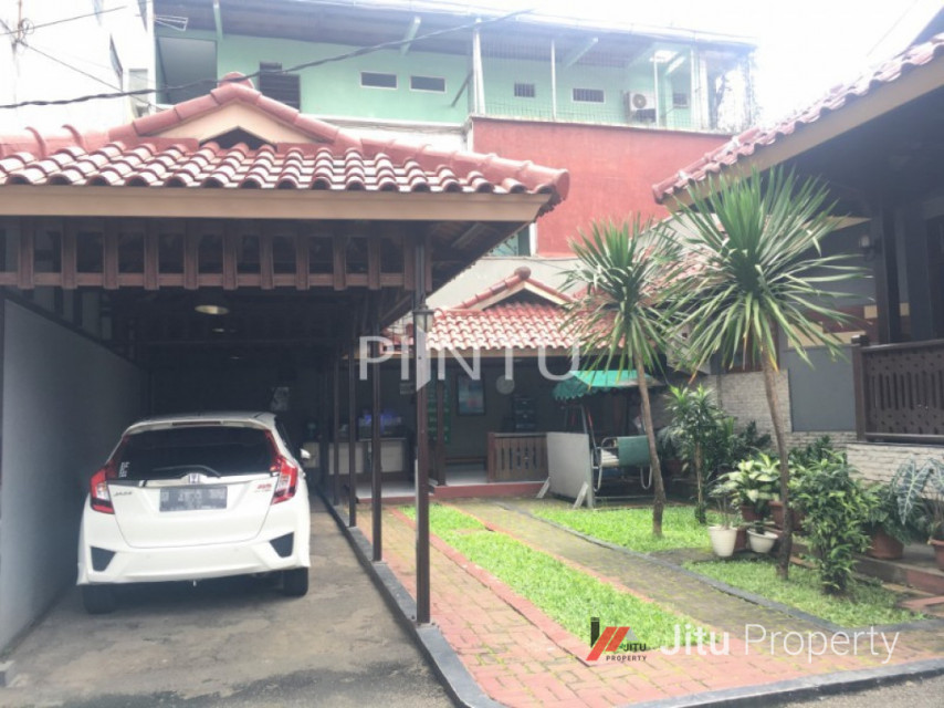 Rumah Dijual Semi Furnished Dekat Jalan Utama Didaerah Jakarta Timur