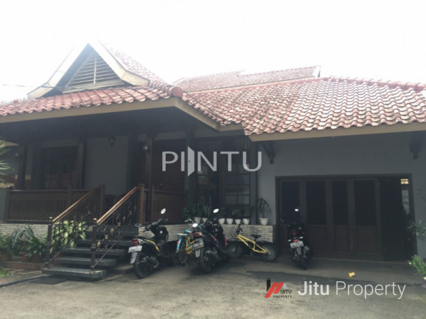 Rumah Dijual Semi Furnished Dekat Jalan Utama Didaerah Jakarta Timur