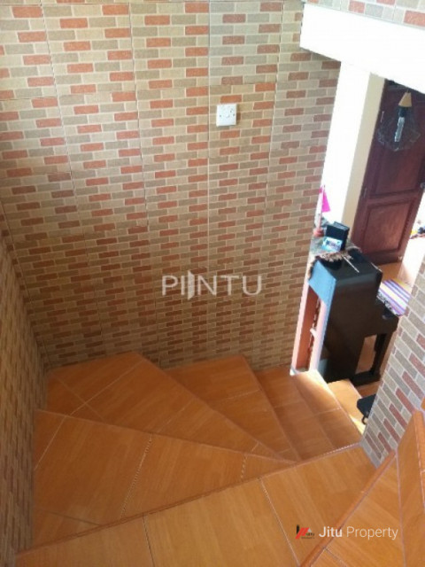 Dijual Rumah Strategis Minimalis 3 Lantai Di Komp Griya Kencana