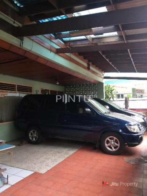 Dijual Rumah Strategis Hook 2 Lantai Di Tanah Abang, Jakarta Pusat