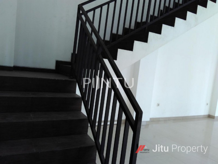 Ruko Dijual Kondisi Masih Mulus Dan Bagus Lokasi Yang Strategis