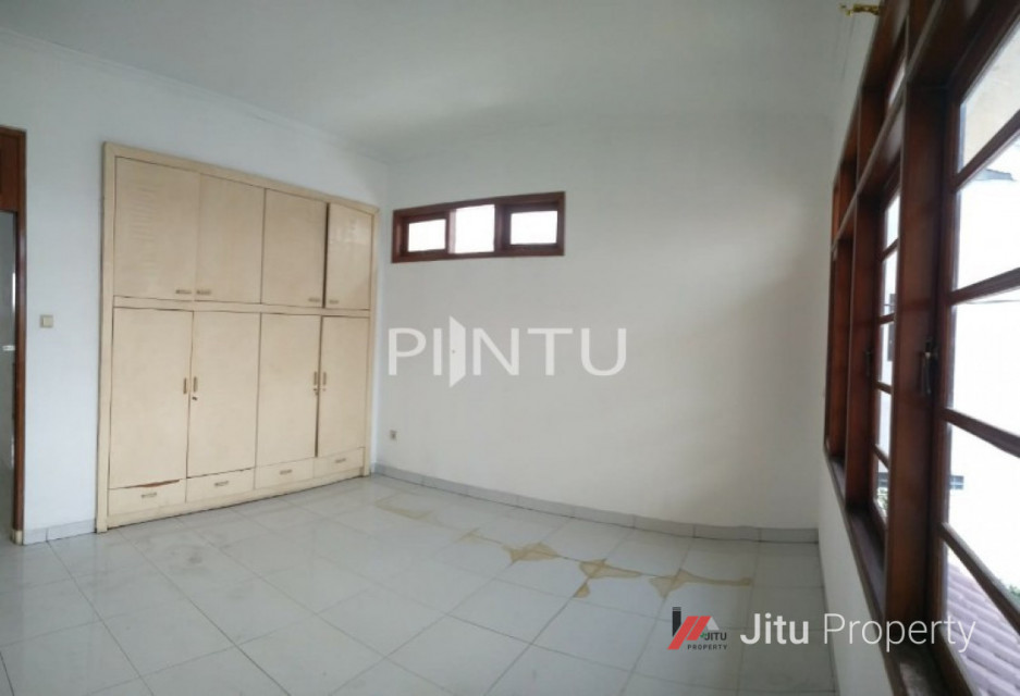 Rumah Dijual Ukuran Luas Dan Berlokasi Strategis Di Cipete
