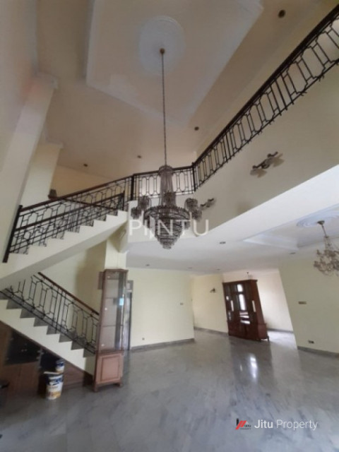 Rumah Dijual Mewah Desain Classic Berlokasi Strategis Di Pesanggrahan