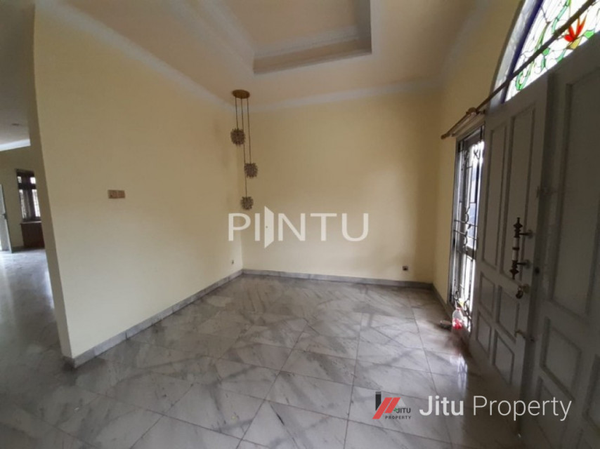 Rumah Dijual Mewah Desain Classic Berlokasi Strategis Di Pesanggrahan