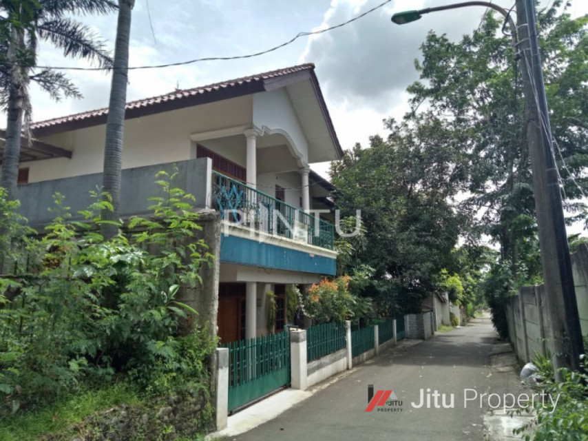 Rumah Dijual Dengan Paviliun Strategis Di Cipayung, Jakarta Timur