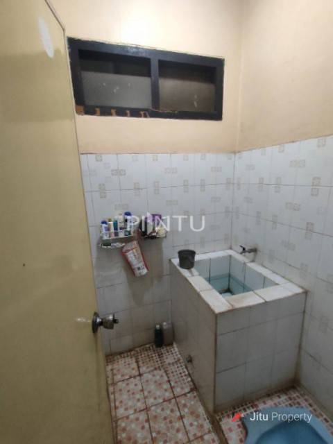 Rumah Dijual Dengan Paviliun Strategis Di Cipayung, Jakarta Timur