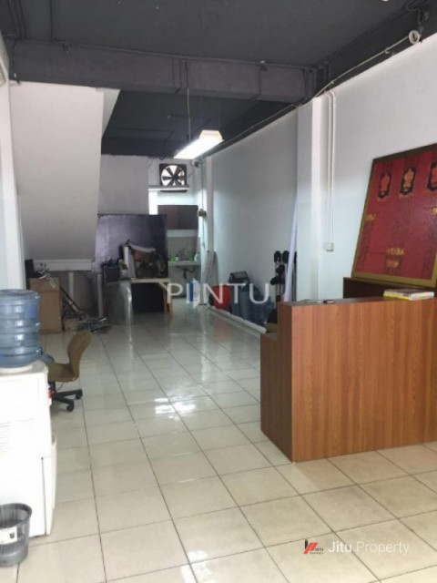 Ruko Dijual Strategis Pinggir Jalan Di Kebon Jeruk Jakarta Barat HGB