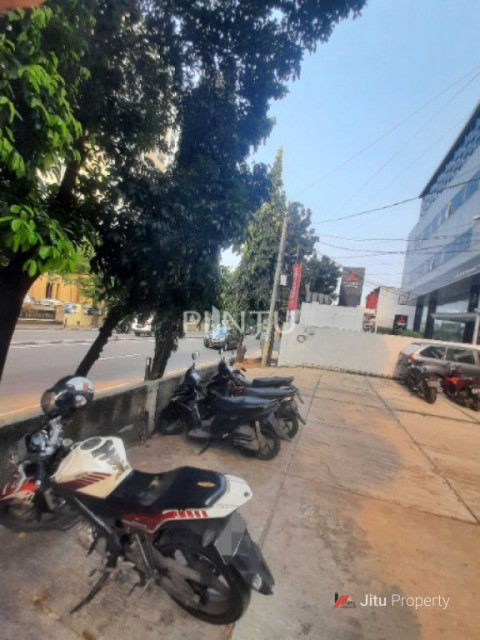 Ruko Dijual Strategis Pinggir Jalan Di Kebon Jeruk Jakarta Barat HGB