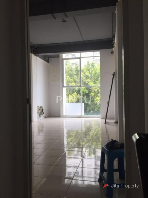 Ruko Dijual Strategis Pinggir Jalan Di Kebon Jeruk Jakarta Barat HGB