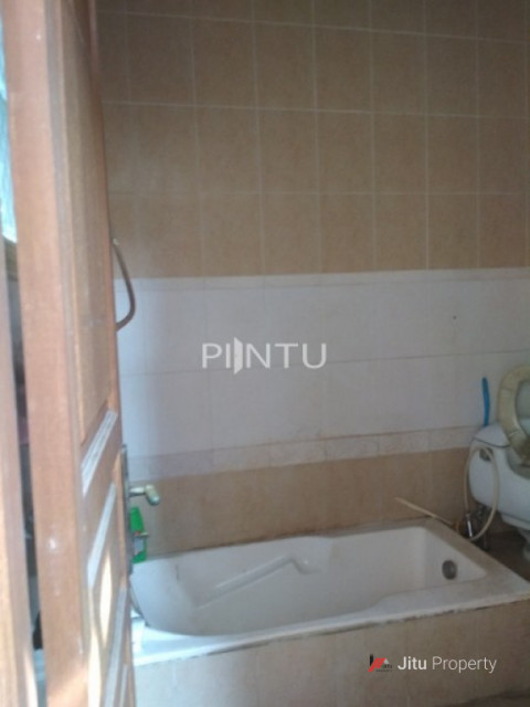 Rumah Dijual Kondisi Asri Dan Sejuk Di Graha Cinere, Limo Depok