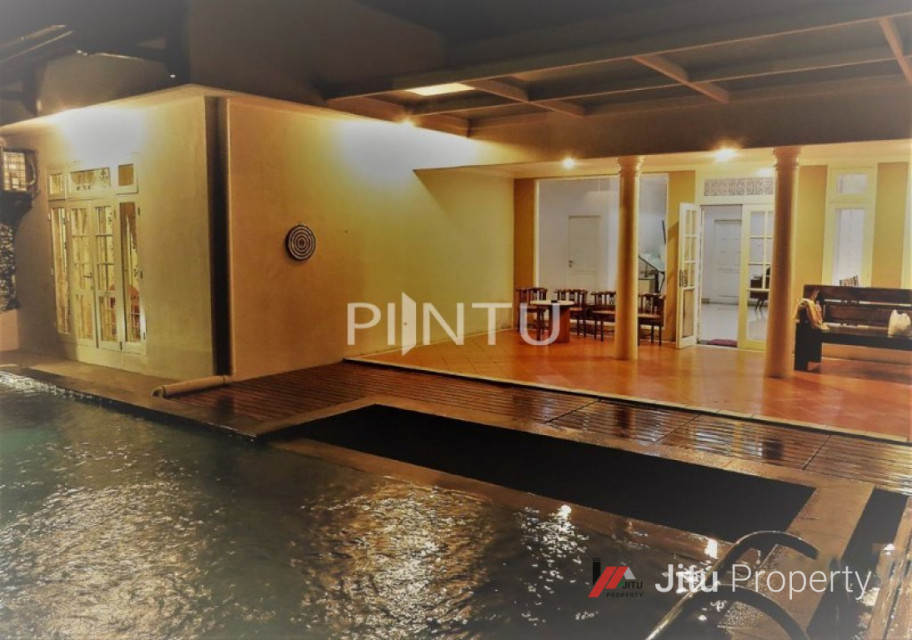 Rumah Dijual Berdesain Mewah Dan Modern Di Cinere, Depok