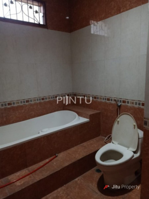 Rumah Dijual Kondisi Bersih Nyaman Jl. Karyawan Raya Tangerang Selatan