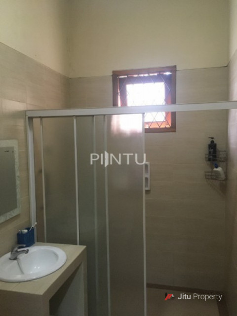Rumah Dijual Bersih Dan Nyaman Di Bumi Karang Indah, Jakarta Selatan