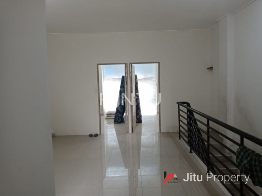 Ruko Dijual Berada Di Area Komersil Di Cipondoh, Tangerang