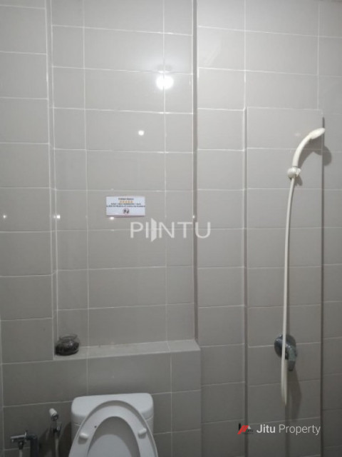 Ruko Dijual Berada Di Area Komersil Di Cipondoh, Tangerang