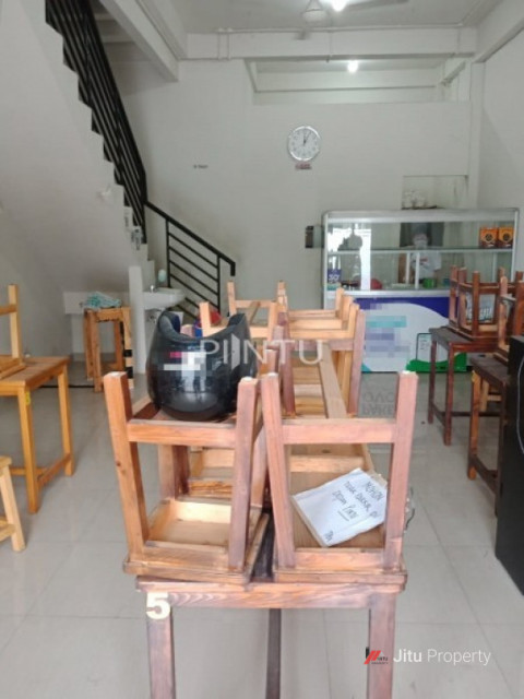 Ruko Dijual Berada Di Area Komersil Di Cipondoh, Tangerang