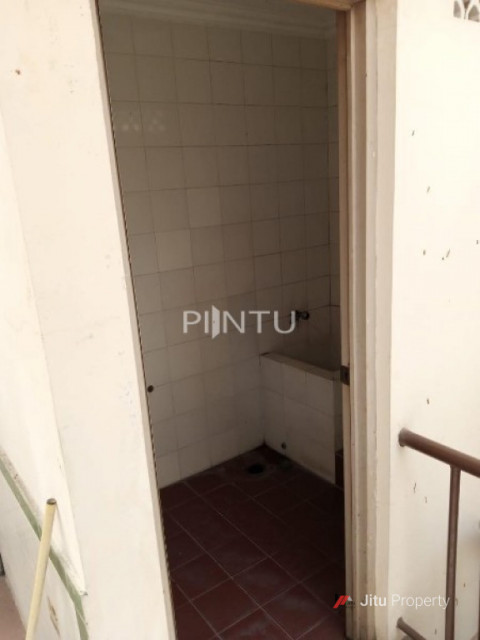 Dijual Rumah Strategis Di Taman Surya Jakarta Barat