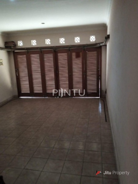 Dijual Rumah Strategis Di Taman Surya Jakarta Barat