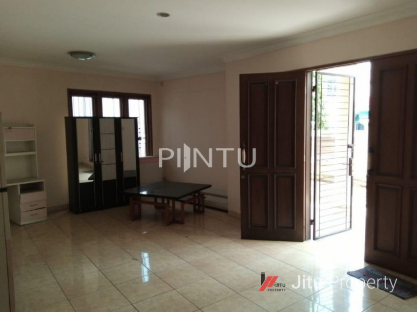 Dijual Rumah Strategis Di Taman Surya Jakarta Barat