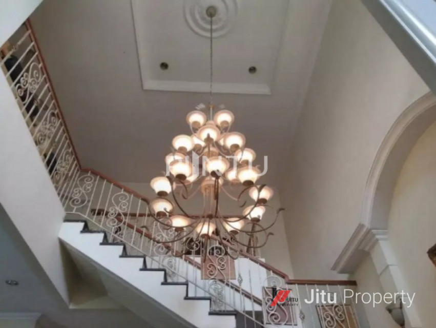 Rumah Dijual Dengan Desain Mewah Di Karang Tengah, Tangerang