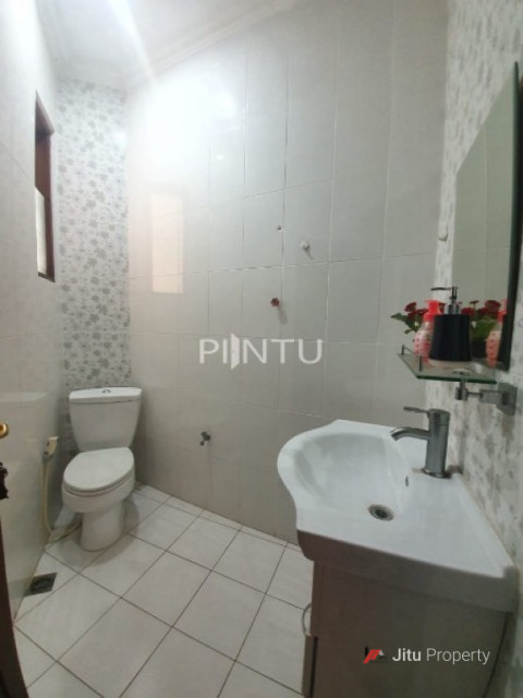 Dijual Rumah Desain Mewah Klasik di Ciputat Timur, Tangerang Selatan